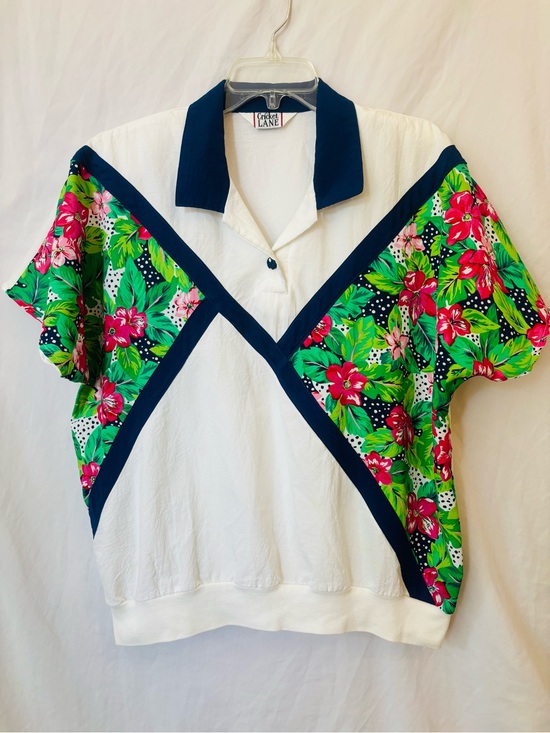 Cricket Lane Tops - resort wear 80s 90s hibiscus print campus style polo top